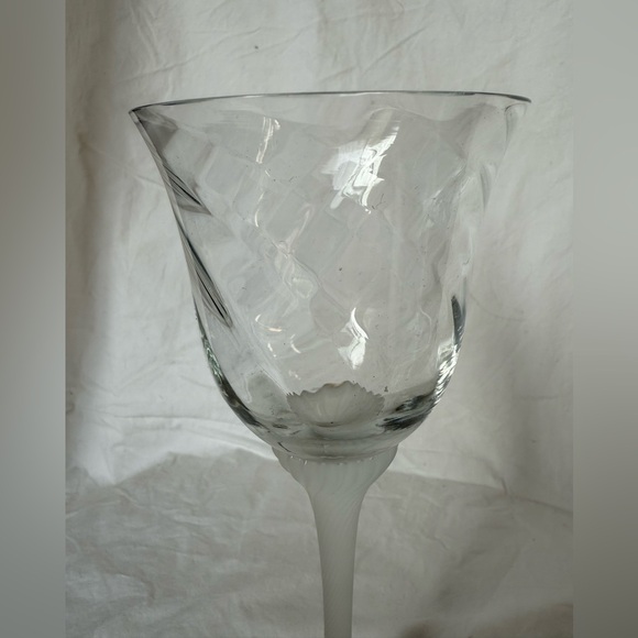 Crystal Clear Industries Valerie Frosted Optical Flared Wine Glas - Picture 2 of 6